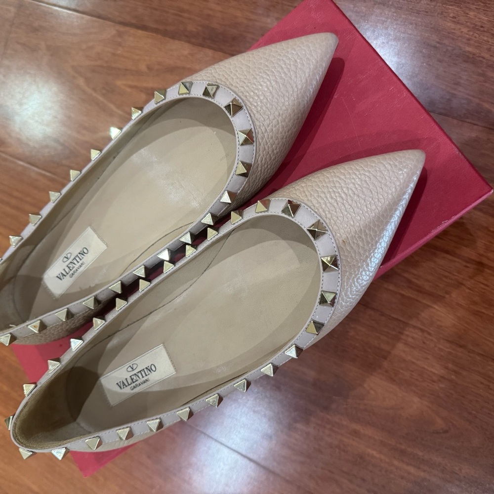 Valentino Beige Leather Rockstud Pointed Flats - Picture 2 of 10